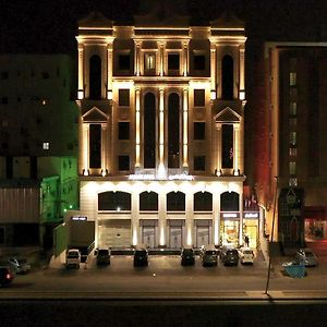 Violet Rose Aprit Hotel